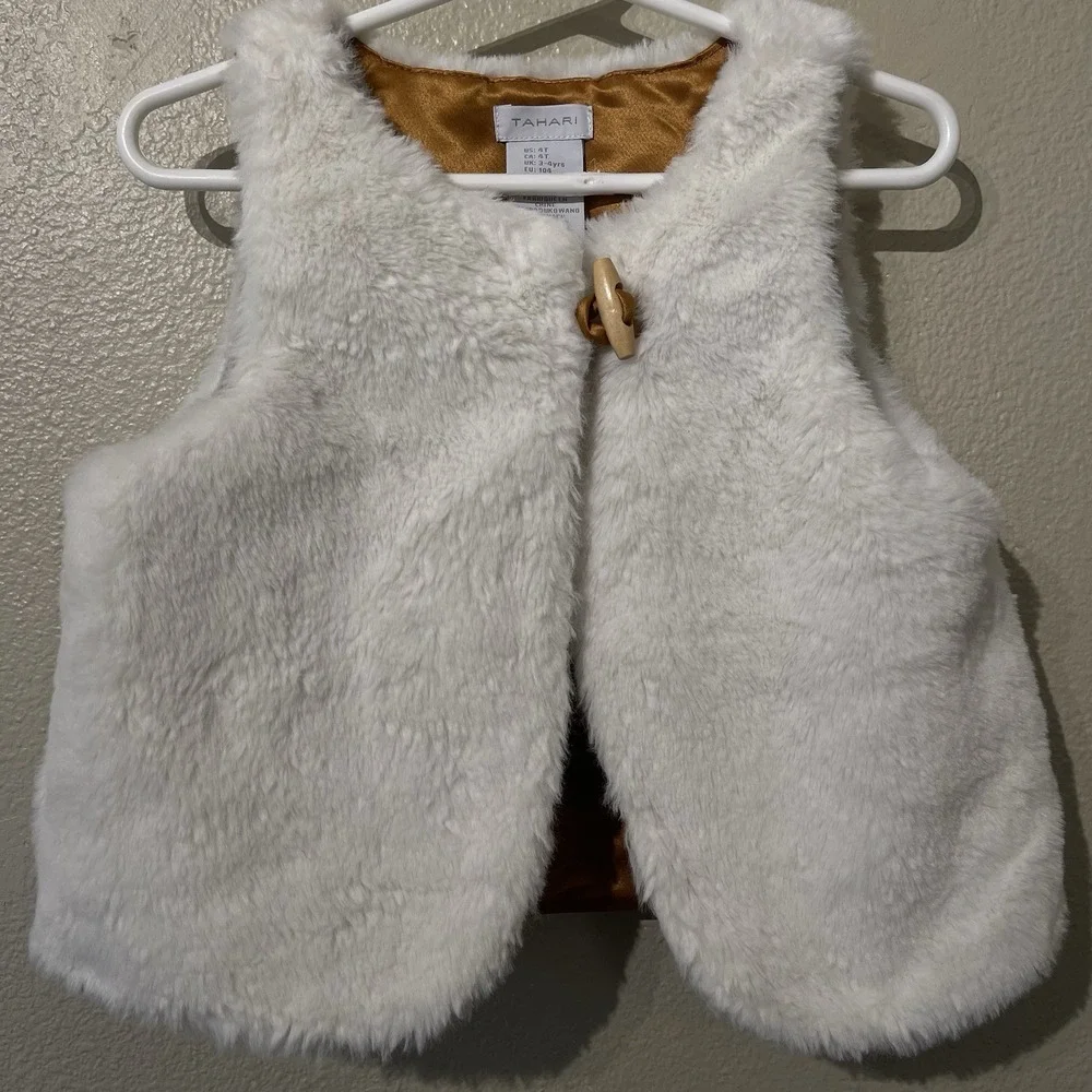 Tahari Toddler Faux Fur Vest White Wood Button Satin Winter Cute Cozy Size 4T